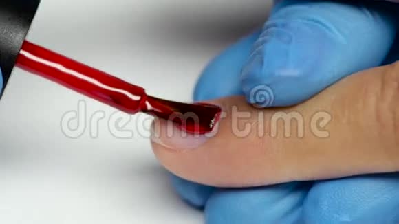 专家用指甲油结束修指甲的程序关门视频的预览图
