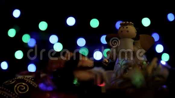 圣诞礼品盒球彩闪灯的仙女装饰视频的预览图