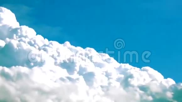蓝天时间流逝的云团云团视频的预览图