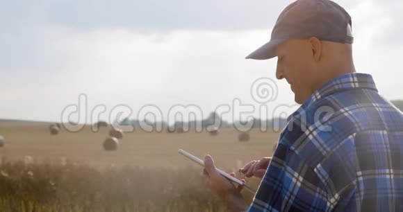 热爱农业现代农民视频的预览图