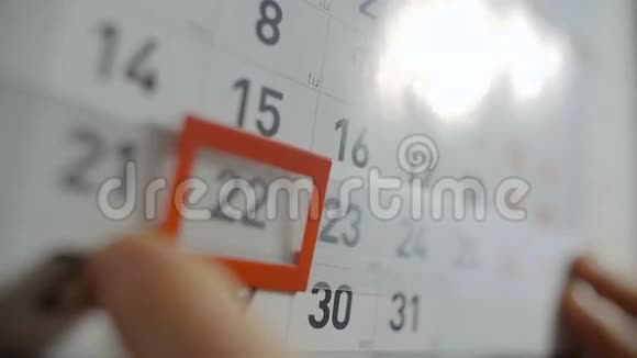 手动移动日历上的日期指针视频的预览图