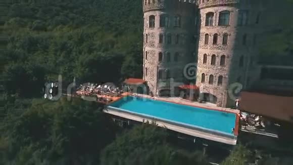 这家旅馆是一座城堡视频的预览图