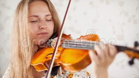 小提琴演奏视频的预览图