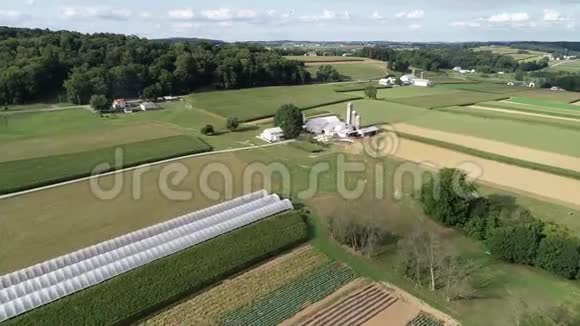 鸟瞰阿米什农场和农场兰开斯特郡宾夕法尼亚州视频的预览图