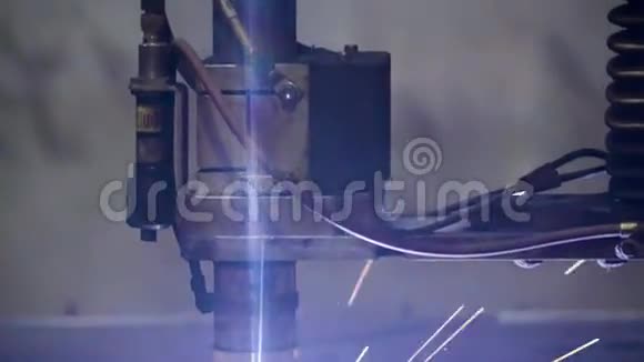 仔细看一下工厂里的等离子切割机视频的预览图