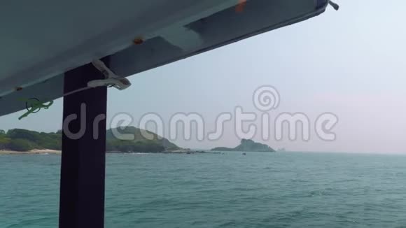 泰伦德柯林岛的景色从帆船上看视频的预览图