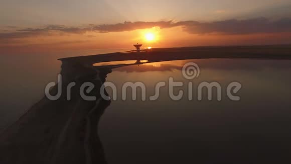 克里米亚的大海和湖泊上令人惊叹的日落视频的预览图