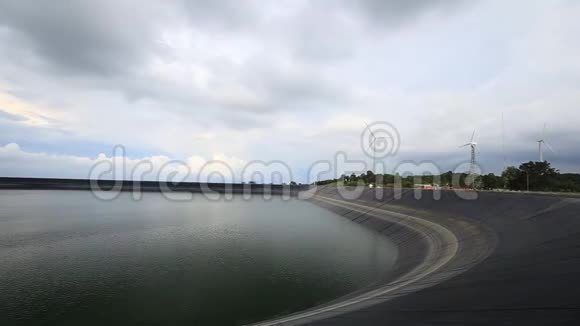 泰国纳康RatchasimaLamTakong水库的全景拍摄视频的预览图
