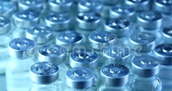 注射瓶和注射器注射器的4k特写医疗设备和药瓶视频的预览图