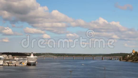 港口海湾和桥梁瑞典斯托科尔姆视频的预览图