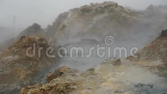 冰岛蒸和冒泡泥锅视频的预览图