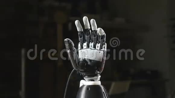 创新的控制论设备未来主义仿生手臂在行动视频的预览图