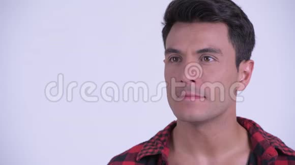 年轻的西班牙裔时髦男人的脸视频的预览图