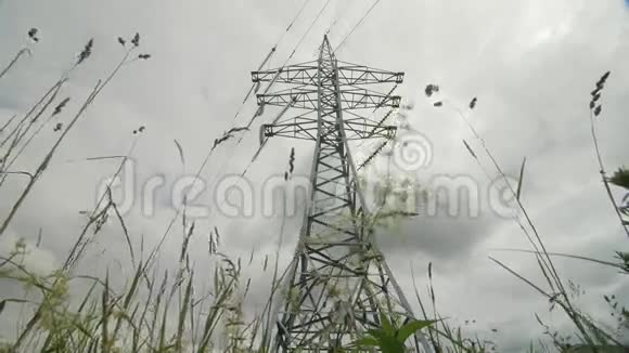 发电厂延时电力高压支架雨云在天阶电厂的危险视频的预览图