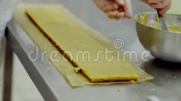 做黄饼的过程视频的预览图