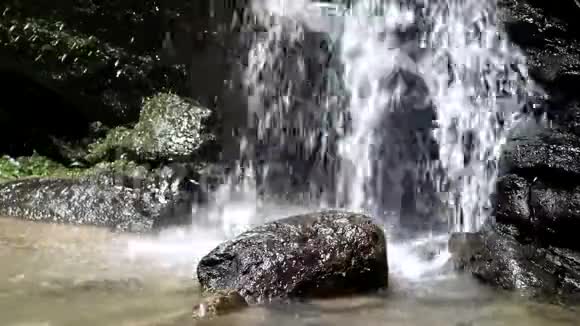 台湾桃园复兴区三民蝙蝠洞流水视频的预览图