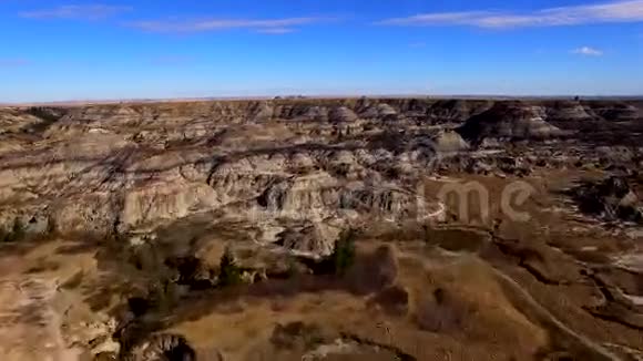漂亮的空中射击峡谷视频的预览图