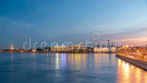 纳希莫夫海军学校和彼得和保罗要塞从Liteyniy桥的景色没有极光日夜视频的预览图