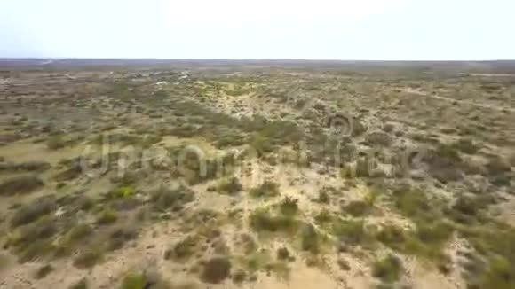 沙漠的超垂空中视频视频的预览图