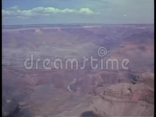 大峡谷的空中景观视频的预览图