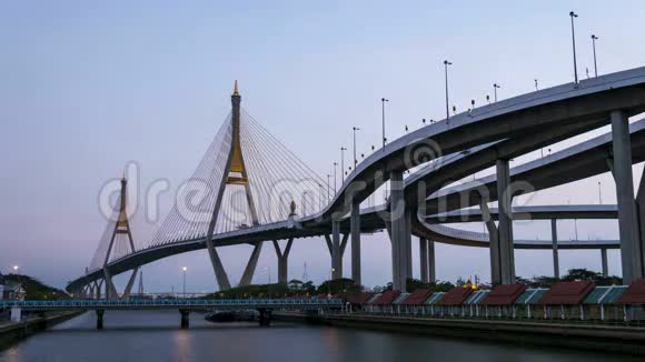 泰国曼谷工业环桥4K日至夜间时间间隔视频的预览图