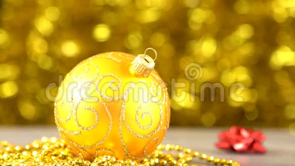 圣诞金球模糊的金波克闪闪发光新年装饰00176视频的预览图