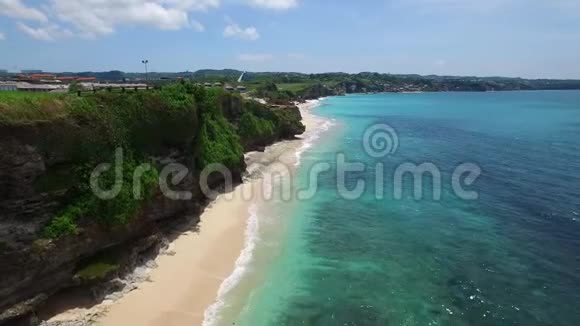 巴厘岛长沙滩和蔚蓝的海洋视频的预览图