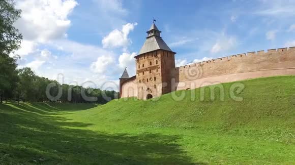 新诺夫哥罗德的城墙和塔楼视频的预览图