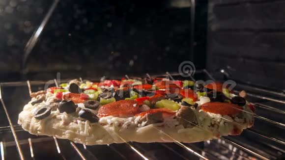 上升的信任披萨视频的预览图
