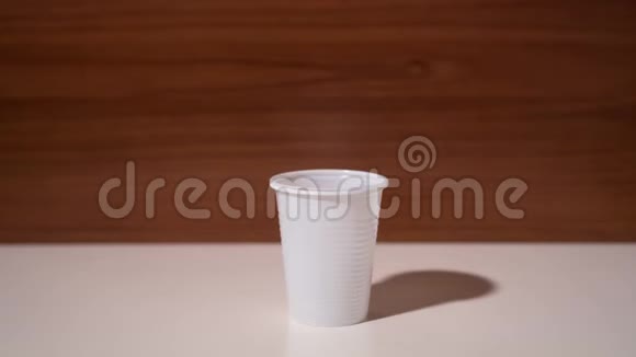 一次性塑料杯一个长在另一个上面视频的预览图