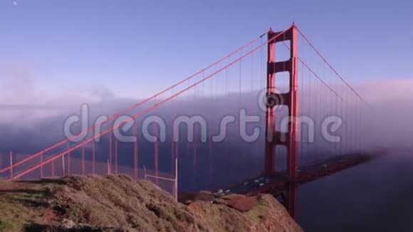 雾中金门大桥视频的预览图