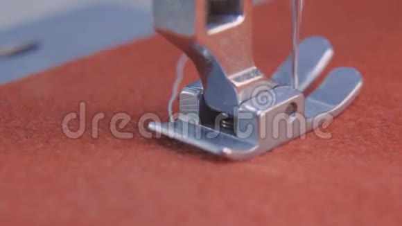 缝纫机的缝纫针缝制织物缝纫机关闭视频的预览图