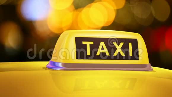 黄色出租车标志在车上视频的预览图