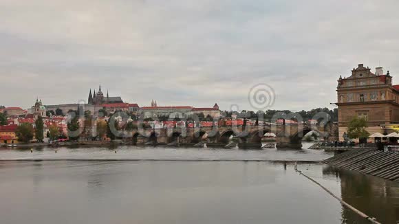 布拉格的查尔斯桥视频的预览图