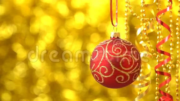 圣诞红金色图案球旋转新年装饰模糊的金波克00182s视频的预览图