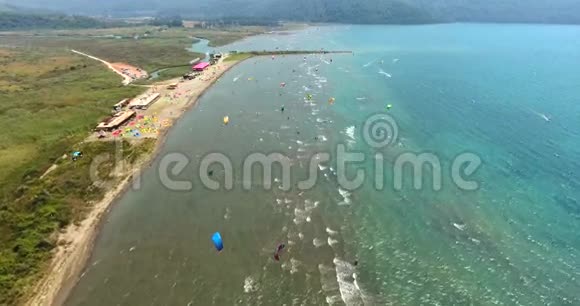 土耳其阿克雅卡海滩空中风筝俱乐部视频的预览图