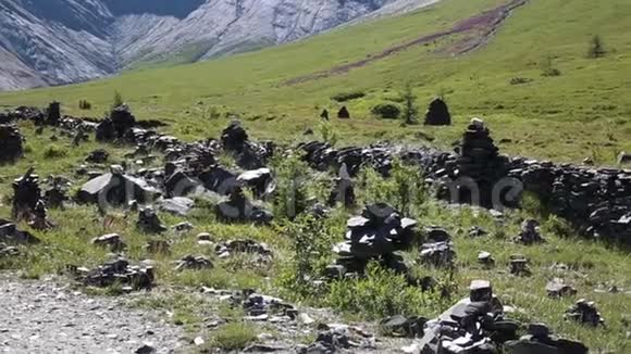 山中古石楼视频的预览图