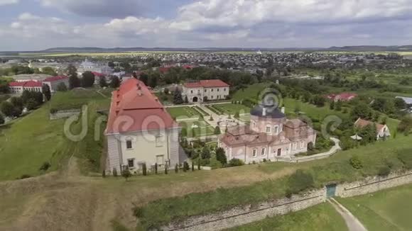 乌克兰利沃夫地区佐洛奇夫城堡鸟瞰图视频的预览图