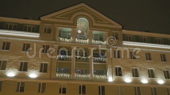 伏尔霍夫四星级酒店大楼的立面视频的预览图