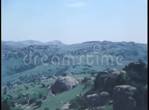 泛观岩石景观视频的预览图