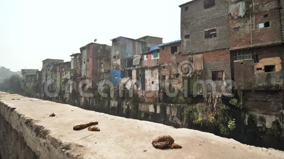 东孟买的达拉维贫民窟印度马哈拉施特拉邦邦德拉区视频的预览图