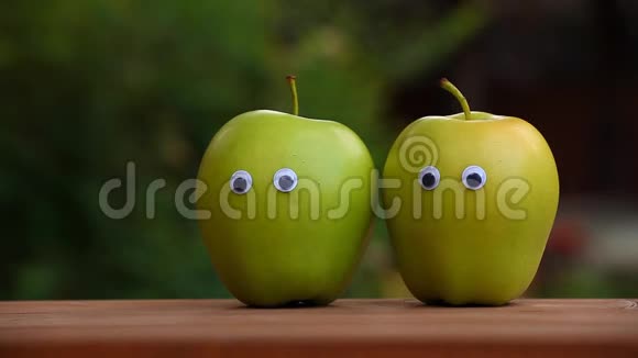 苹果眼凳花园夏天视频的预览图