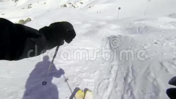 大亨滑雪场的慢动作第一人称视角视频的预览图