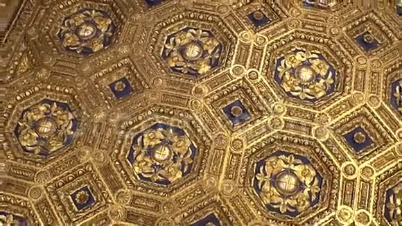 佛罗伦萨意大利2016年11月美丽的金色天花板宫韦奇奥维乔宫的内部视频的预览图