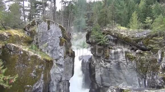 加拿大奈恩瀑布视频的预览图