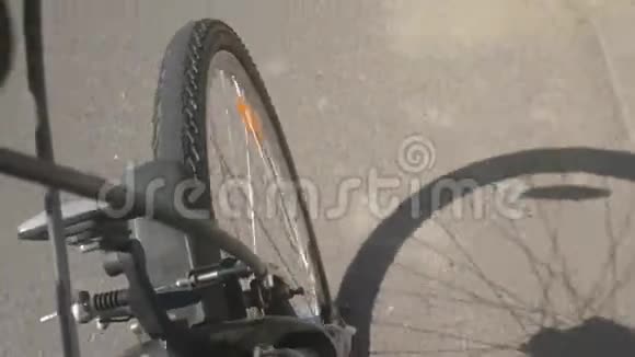 Cyclist人的视角道路车辆视频的预览图
