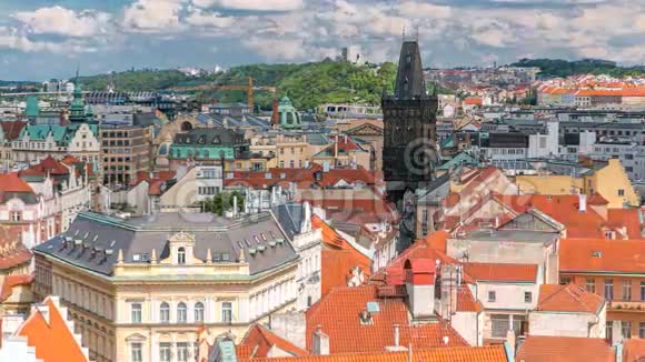捷克共和国布拉格市传统红色屋顶的鸟瞰图视频的预览图