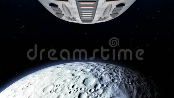 外星飞船正在接近月球明亮的引擎闪烁三维动画月球的纹理是在视频的预览图