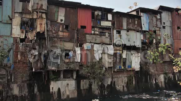 东孟买的达拉维贫民窟印度马哈拉施特拉邦邦德拉区视频的预览图