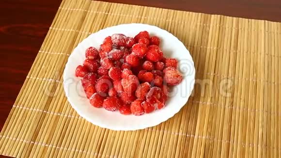 冷冻草莓视频的预览图
